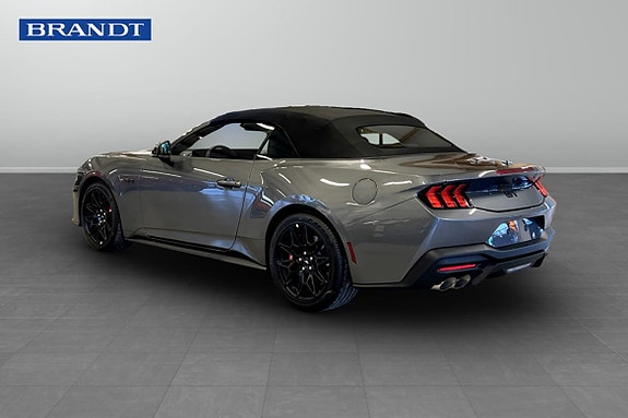 Ford Mustang 2 of 5