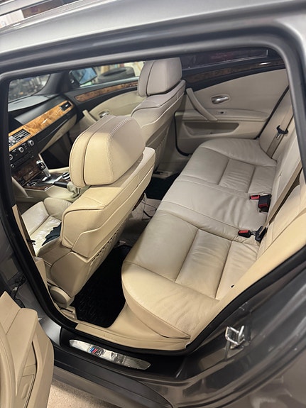 BMW 525i 5 of 5