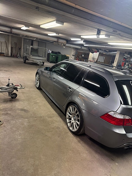 BMW 525i 2 of 5