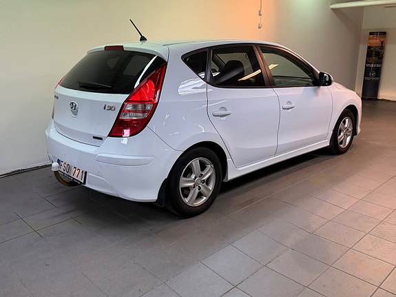 Hyundai i30 2 of 5