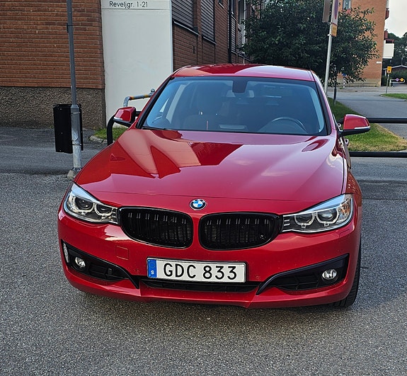 BMW 320d 2 of 5