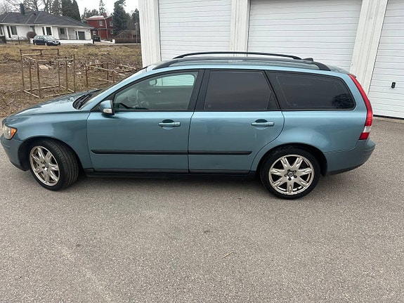 Volvo V50 2 of 10