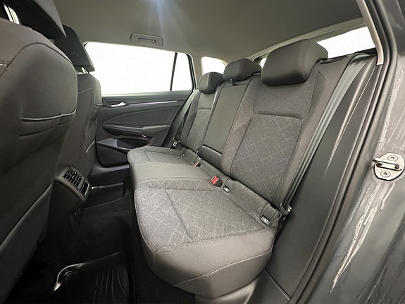 Volkswagen Golf VIII 11 of 23