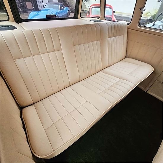 VW Transporter T2 Bay Window Bus - Classic car 15 of 24