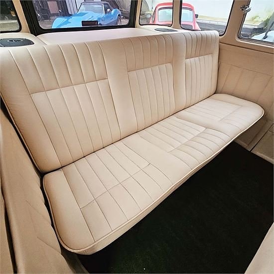 VW Transporter T2 Bay Window Bus - Classic car 14 of 24