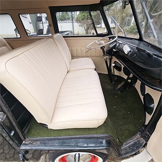 VW Transporter T2 Bay Window Bus - Classic car 12 of 24