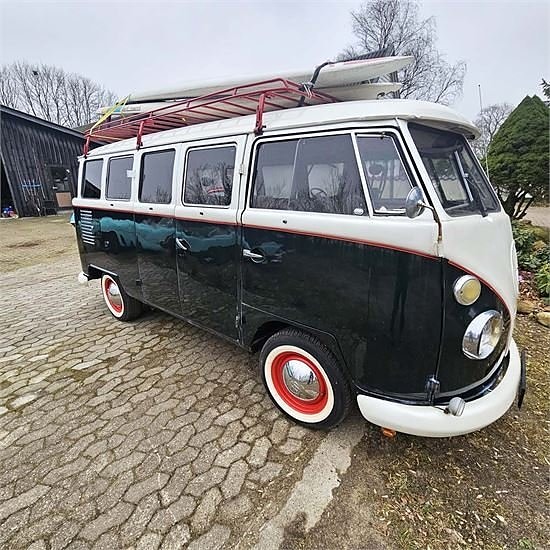 VW Transporter T2 Bay Window Bus - Classic car