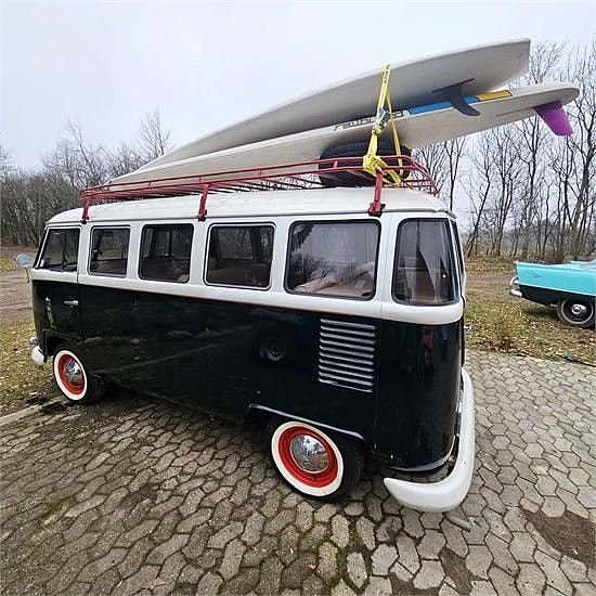 VW Transporter T2 Bay Window Bus - Classic car 4 of 24