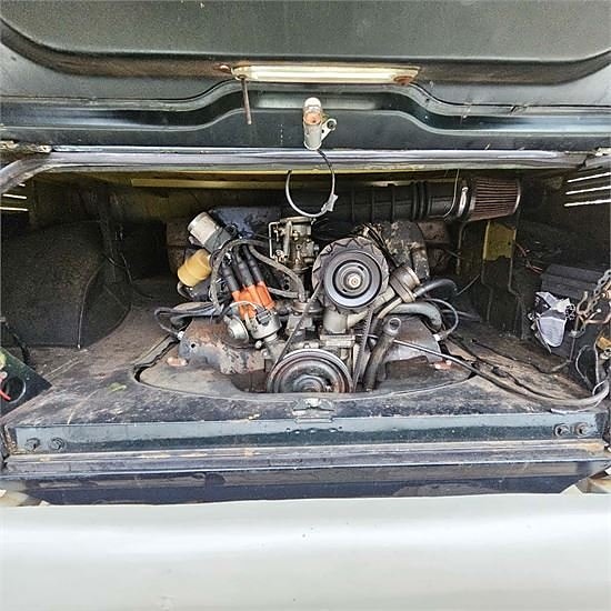 VW Transporter T2 Bay Window Bus - Classic car 17 of 24