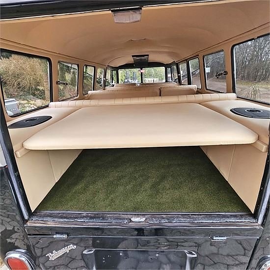 VW Transporter T2 Bay Window Bus - Classic car 16 of 24