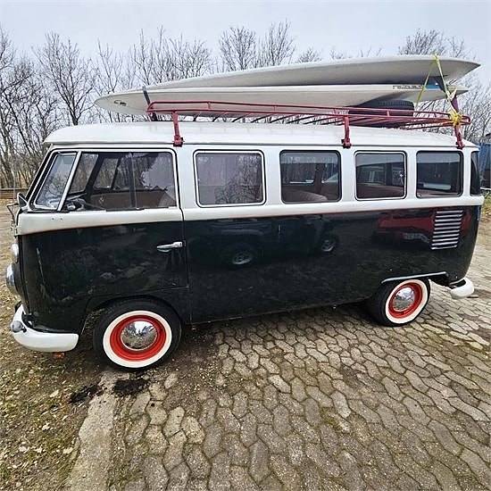 VW Transporter T2 Bay Window Bus - Classic car 3 of 24