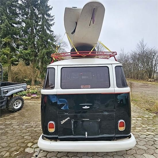 VW Transporter T2 Bay Window Bus - Classic car 5 of 24