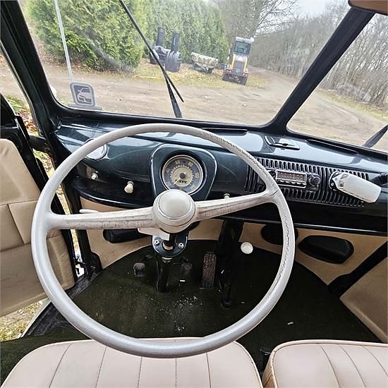 VW Transporter T2 Bay Window Bus - Classic car 8 of 24