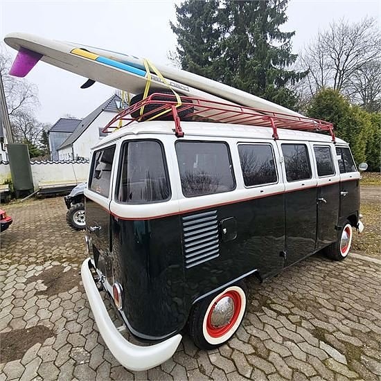 VW Transporter T2 Bay Window Bus - Classic car 2 of 24
