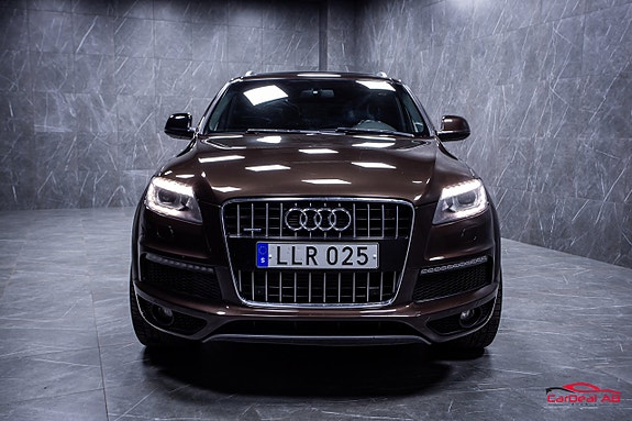 Audi Q7 2 of 5