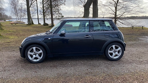 MINI Cooper 2 of 5