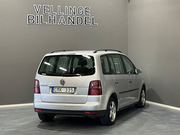 Volkswagen Touran 3 of 5