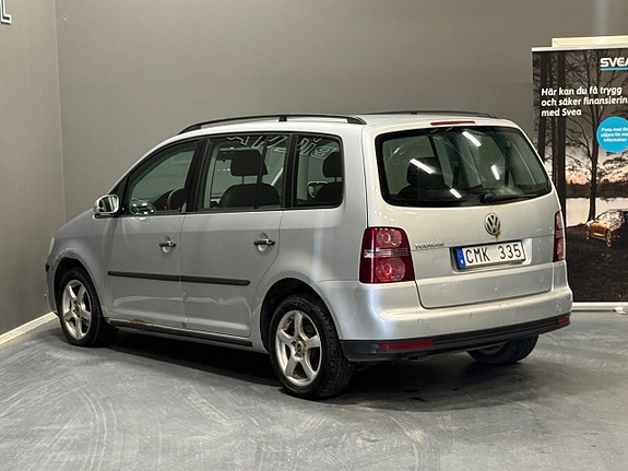 Volkswagen Touran 4 of 5
