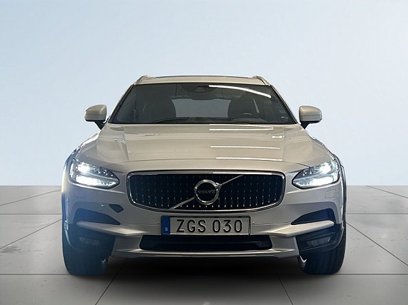 Volvo V90 Cross Country 2 of 20