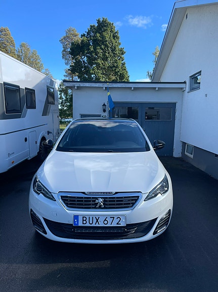 Peugeot 308 2 of 7