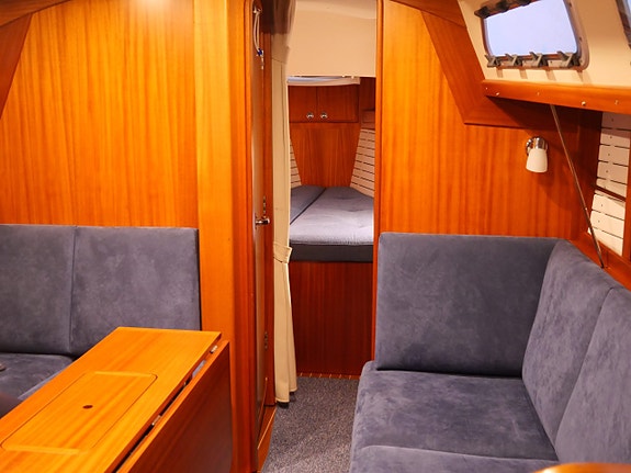 Hallberg Rassy 310 4 of 5