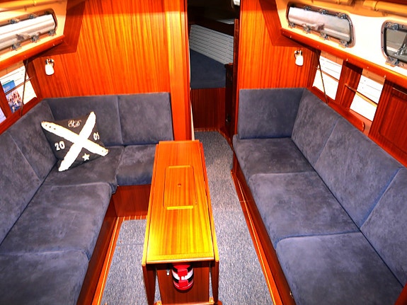 Hallberg Rassy 310 2 of 5