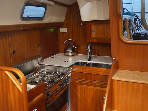 Hallberg Rassy 310 9 of 21