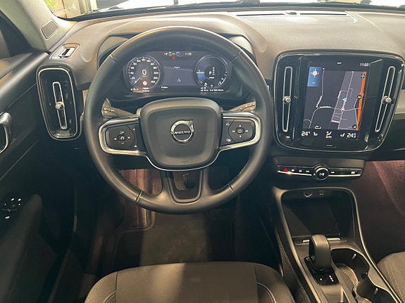 Volvo XC40 13 of 24