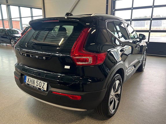 Volvo XC40 3 of 5
