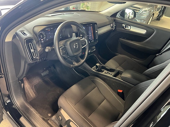 Volvo XC40 17 of 24