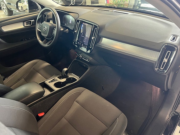 Volvo XC40 11 of 24