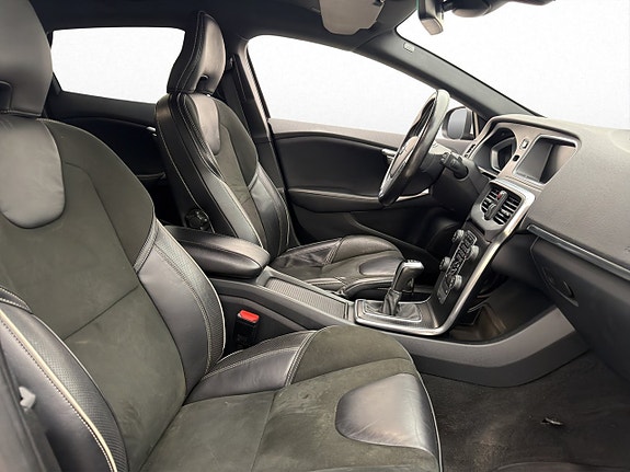 Volvo V40 20 of 27