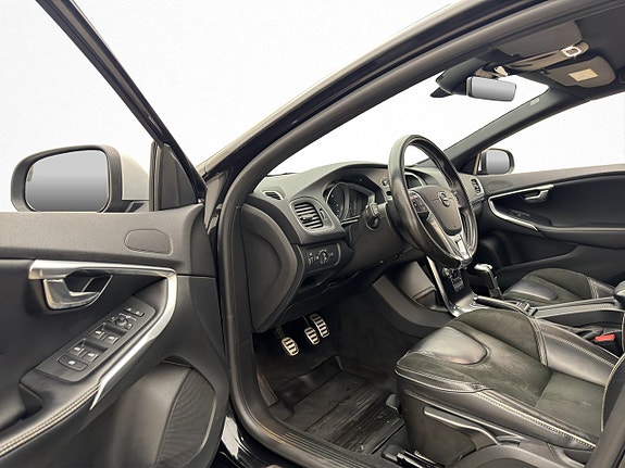 Volvo V40 8 of 27