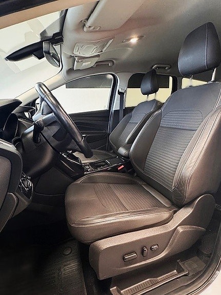 Ford Kuga 8 of 16