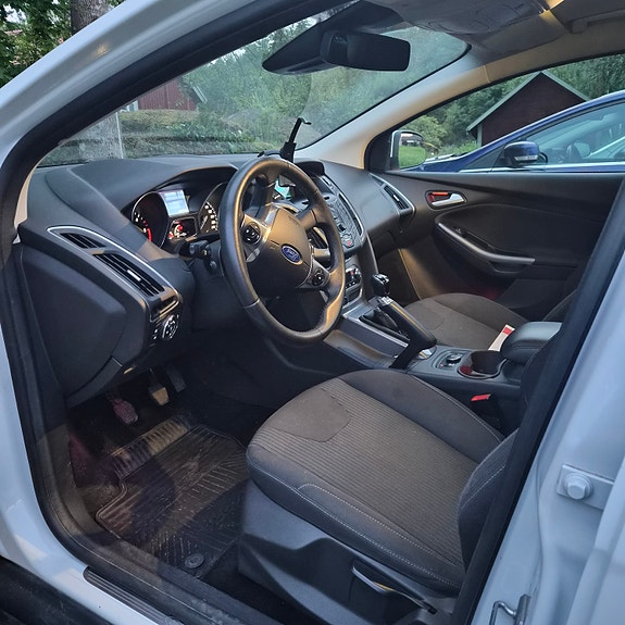Ford Focus 5 of 9
