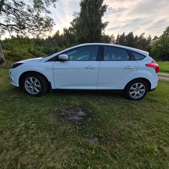 Ford Focus 2 of 9
