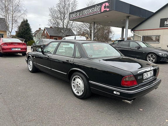 Jaguar XJ