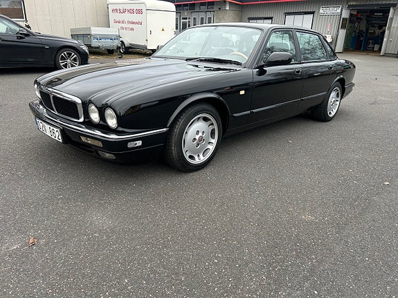 Jaguar XJ 4 of 19