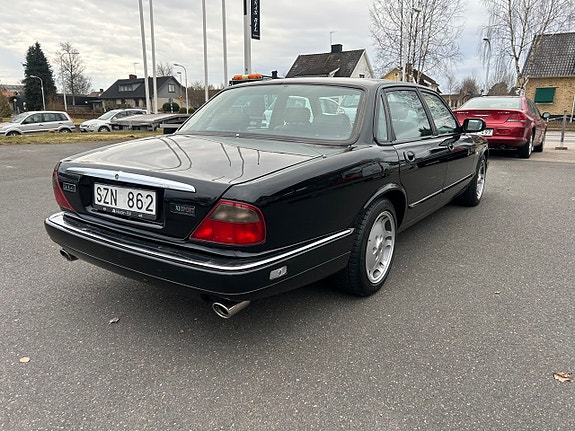 Jaguar XJ 2 of 19