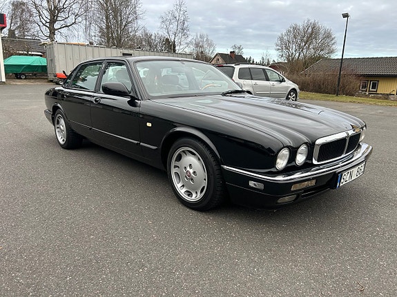 Jaguar XJ 3 of 19
