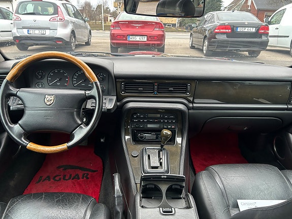 Jaguar XJ 8 of 19
