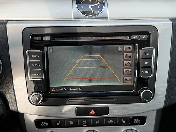 Volkswagen Passat Alltrack 22 of 25