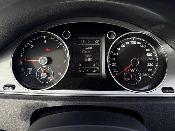 Volkswagen Passat Alltrack 16 of 25