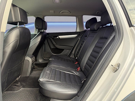 Volkswagen Passat Alltrack 23 of 25
