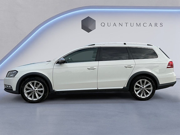 Volkswagen Passat Alltrack 2 of 5