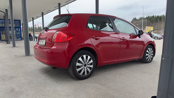 Toyota Auris 4 of 5