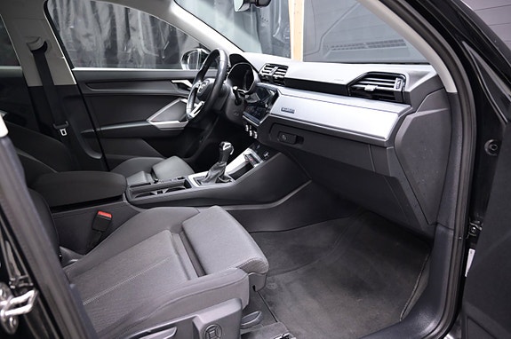Audi Q3 12 of 25