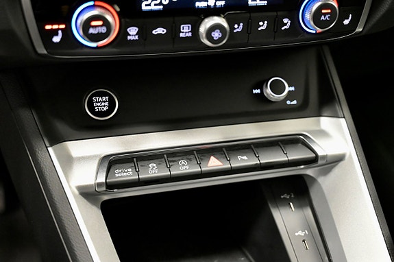 Audi Q3 22 of 25