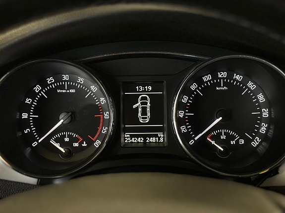 Skoda Superb 14 of 16