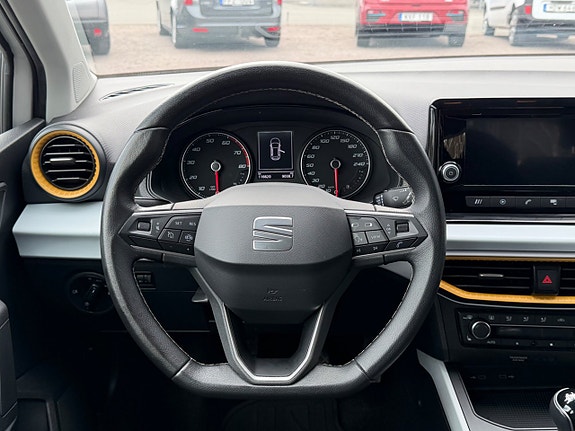 Seat Arona 21 of 30